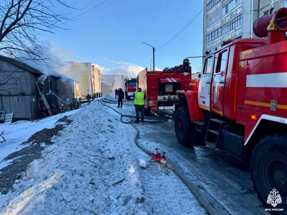 Человек погиб в пожаре на Бредова в Мурманске